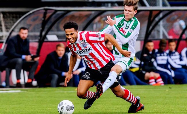 交媒体上快 交媒体上快