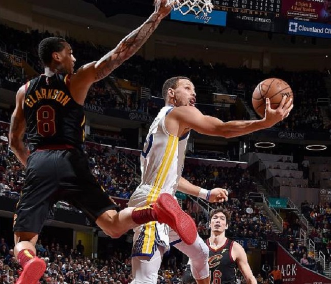 队于危难之 队于危难之